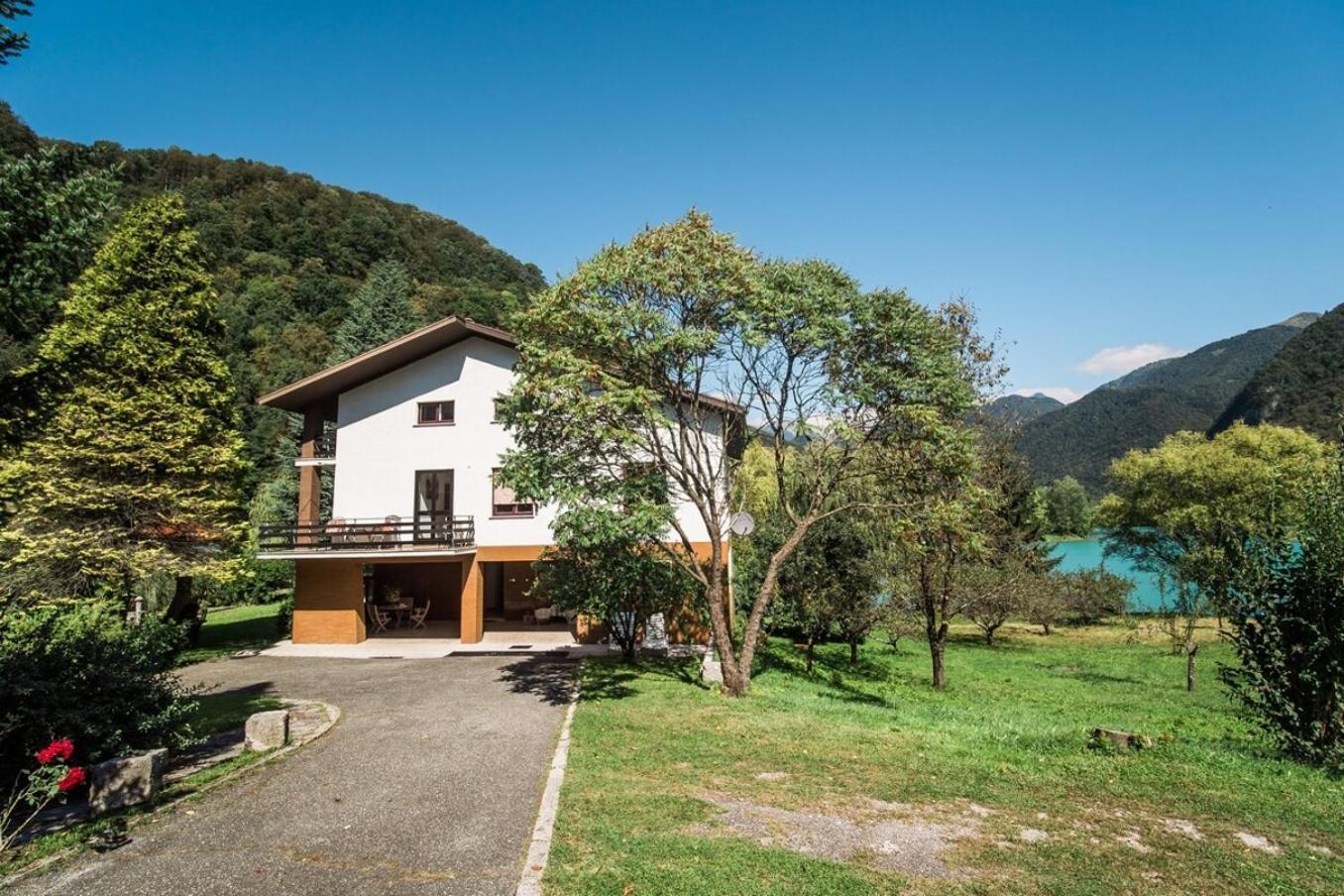 Vila Labod, Unique Villa At The Lake Most Na Soci Luaran gambar