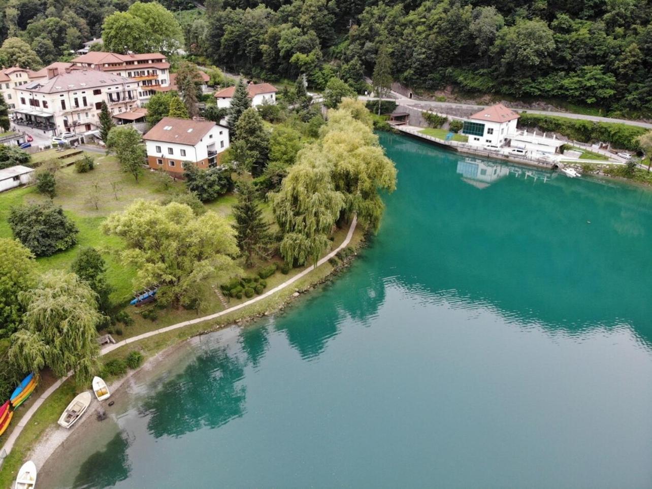 Vila Labod, Unique Villa At The Lake Most Na Soci Luaran gambar