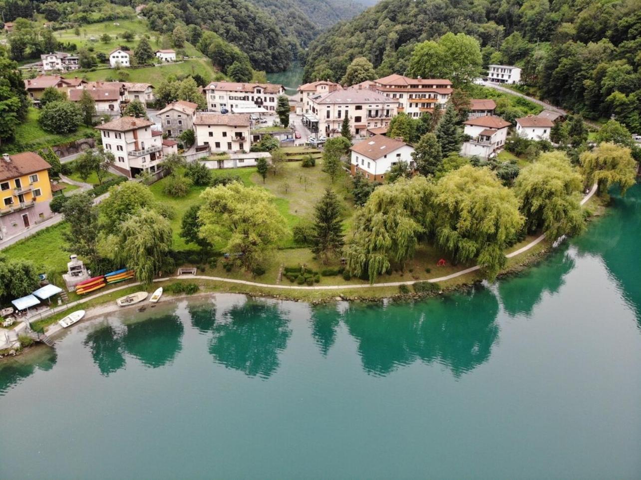 Vila Labod, Unique Villa At The Lake Most Na Soci Luaran gambar